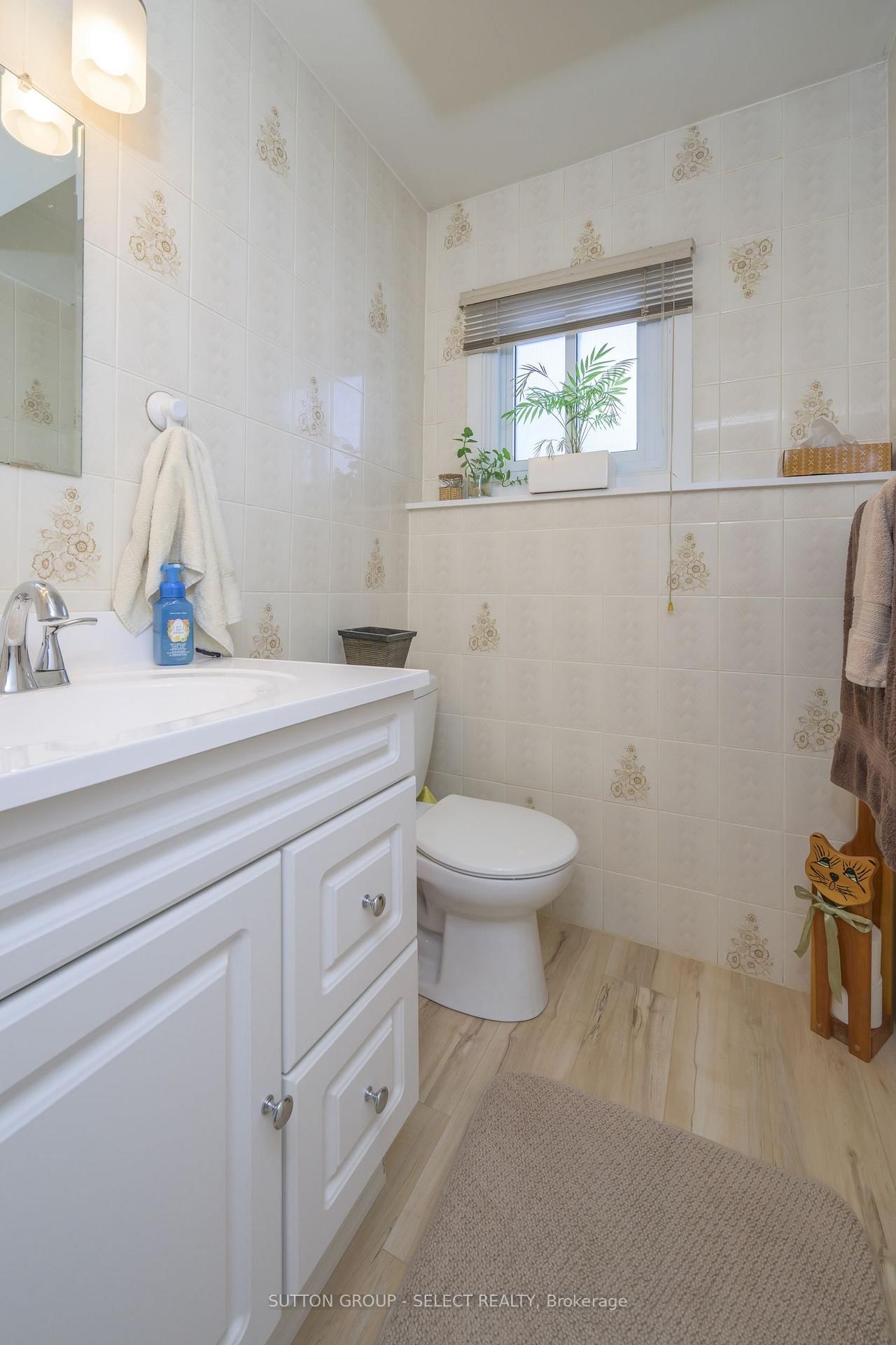 Detached House for sale at 99 Inverary Crescent, London North, Ontario, N6G 3L7 - North I - MLS: X12846004