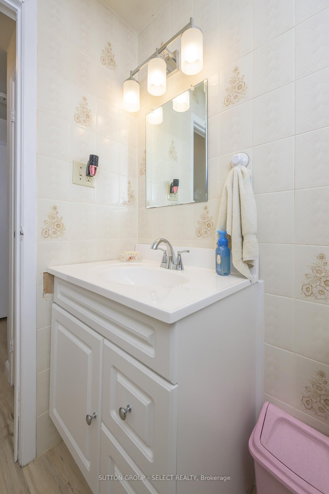 Detached House for sale at 99 Inverary Crescent, London North, Ontario, N6G 3L7 - North I - MLS: X12846004