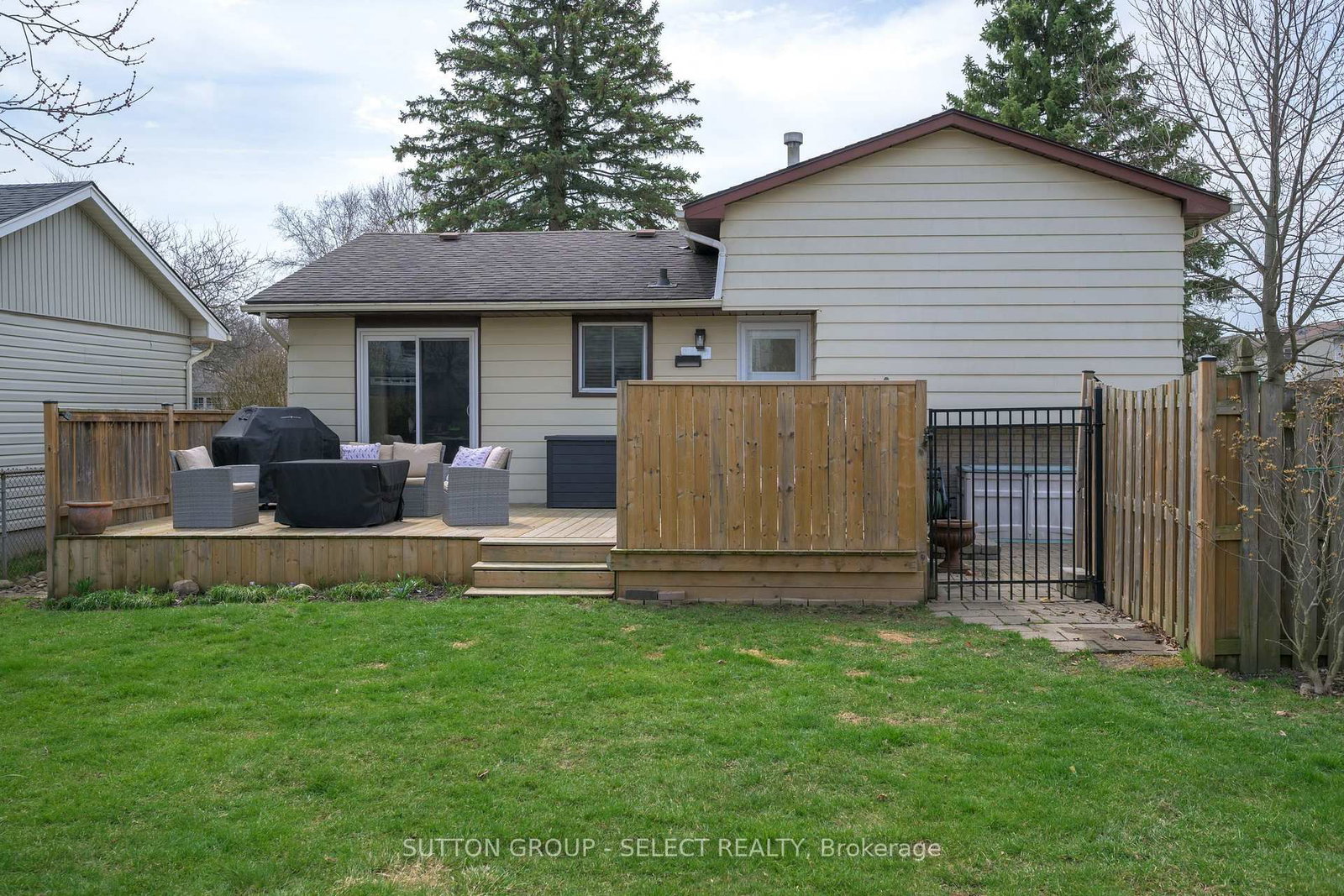 Detached House for sale at 99 Inverary Crescent, London North, Ontario, N6G 3L7 - North I - MLS: X12846004