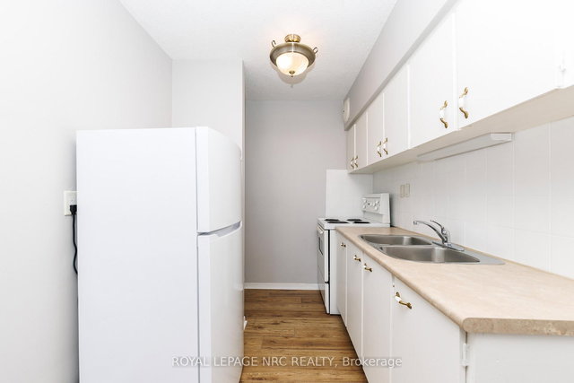 36 - 452 Carlton Street