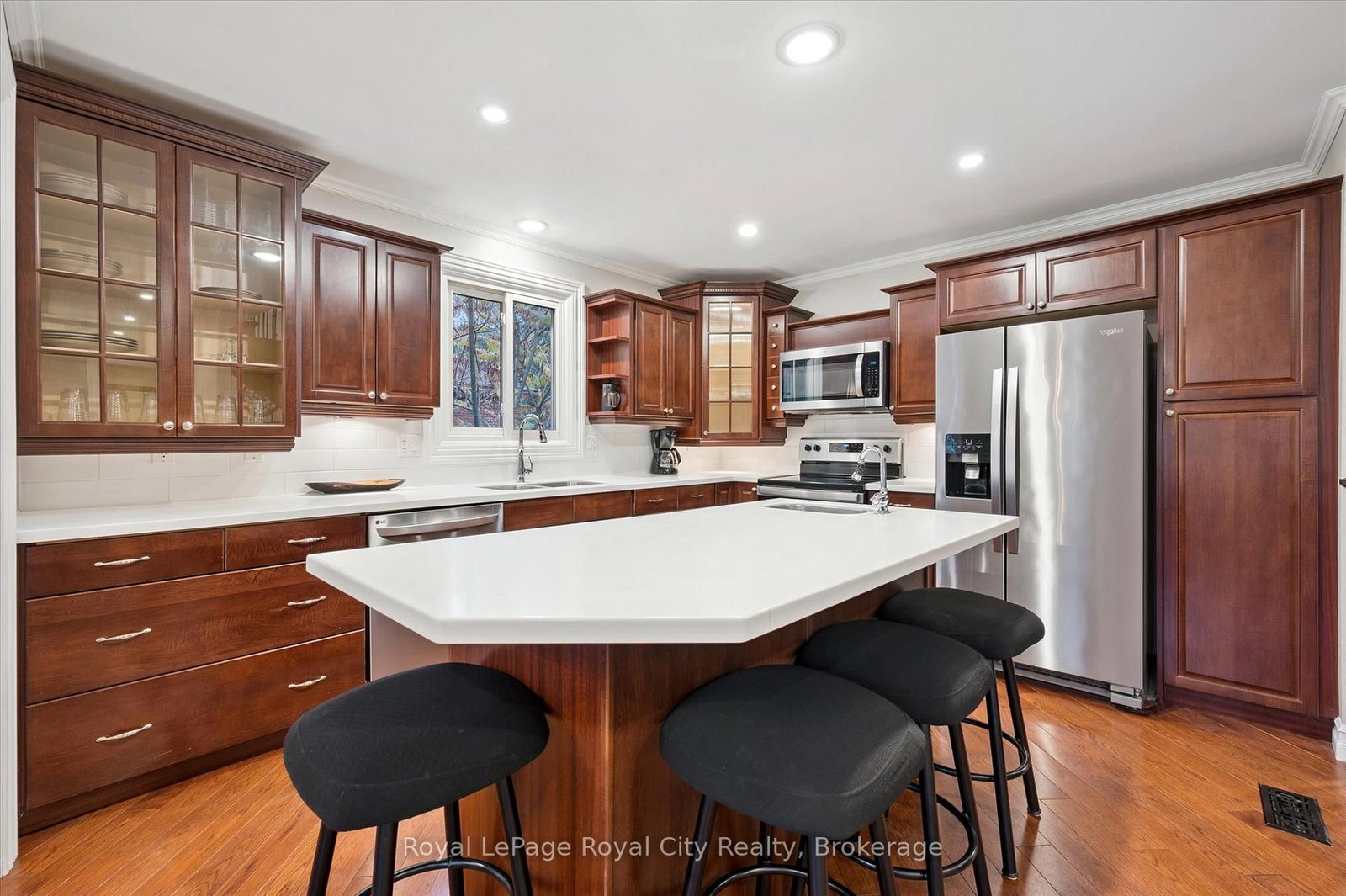 Listing Image 7