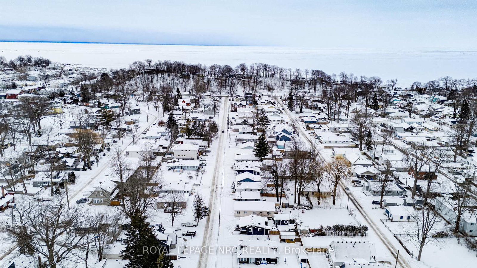 Detached House for sale at 323 Oxford Avenue, Fort Erie, Ontario, L0S 1B0 - Crystal Beach - MLS: X12846250