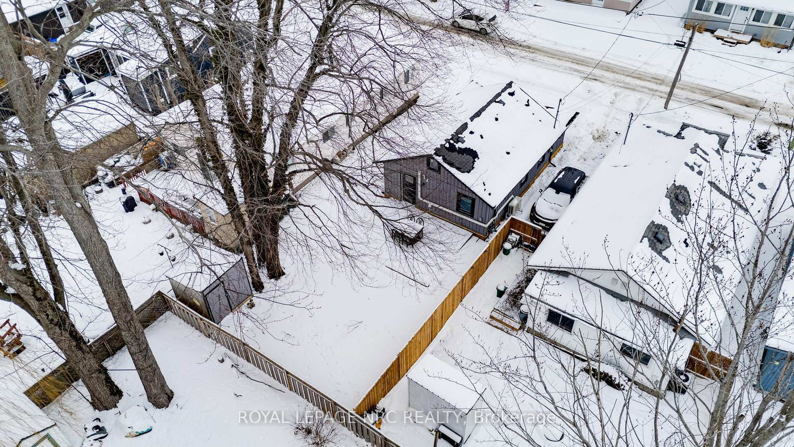 Detached House for sale at 323 Oxford Avenue, Fort Erie, Ontario, L0S 1B0 - Crystal Beach - MLS: X12846250