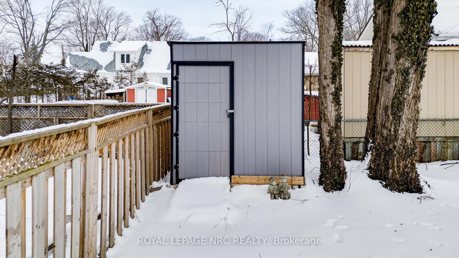 Detached House for sale at 323 Oxford Avenue, Fort Erie, Ontario, L0S 1B0 - Crystal Beach - MLS: X12846250