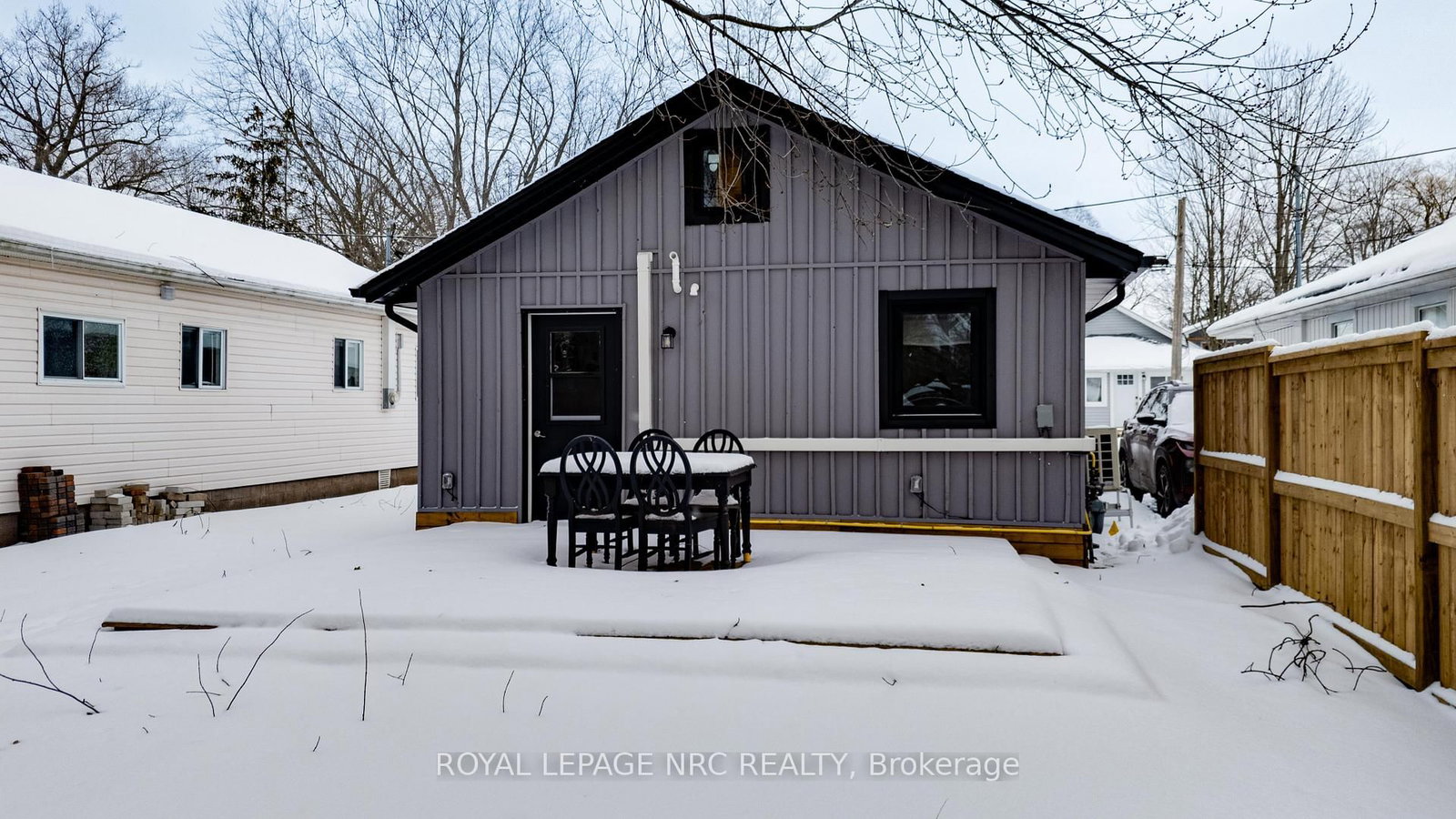 Detached House for sale at 323 Oxford Avenue, Fort Erie, Ontario, L0S 1B0 - Crystal Beach - MLS: X12846250