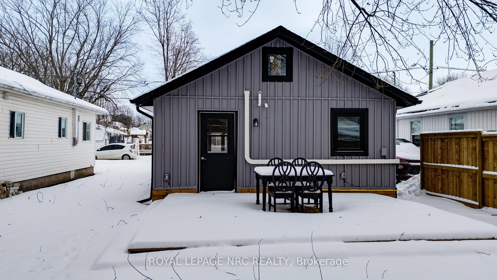 Detached House for sale at 323 Oxford Avenue, Fort Erie, Ontario, L0S 1B0 - Crystal Beach - MLS: X12846250