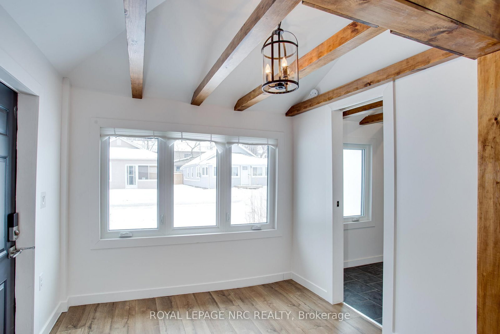 Detached House for sale at 323 Oxford Avenue, Fort Erie, Ontario, L0S 1B0 - Crystal Beach - MLS: X12846250