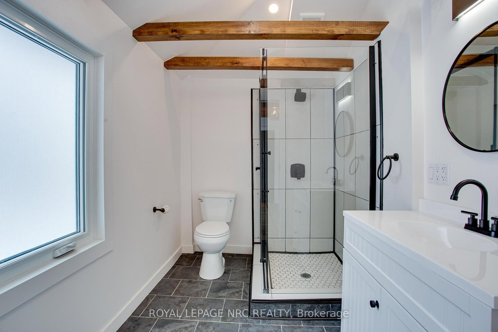 Detached House for sale at 323 Oxford Avenue, Fort Erie, Ontario, L0S 1B0 - Crystal Beach - MLS: X12846250