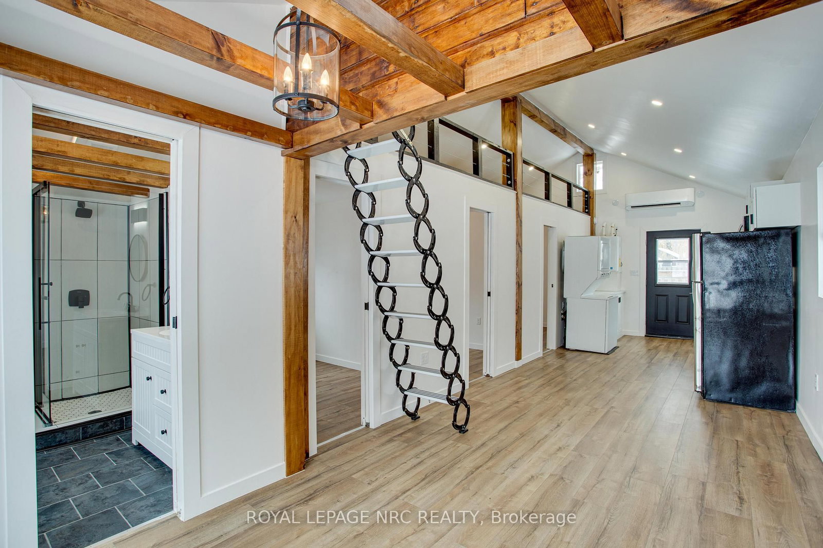 Detached House for sale at 323 Oxford Avenue, Fort Erie, Ontario, L0S 1B0 - Crystal Beach - MLS: X12846250