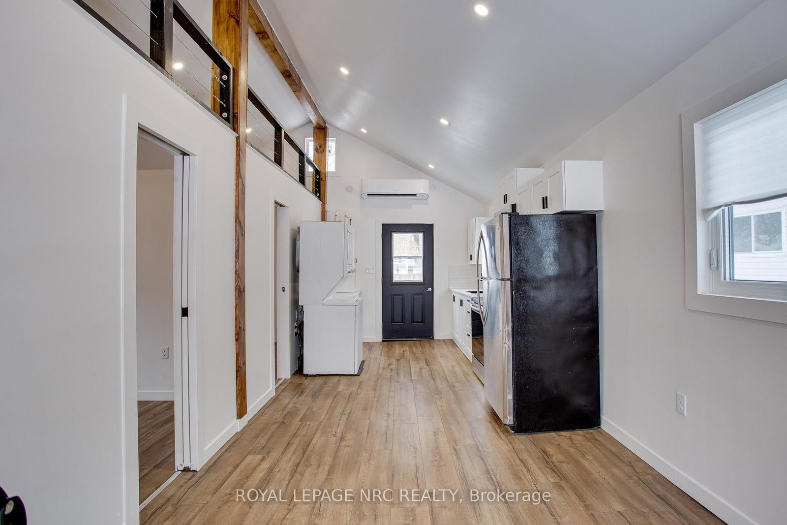 Detached House for sale at 323 Oxford Avenue, Fort Erie, Ontario, L0S 1B0 - Crystal Beach - MLS: X12846250