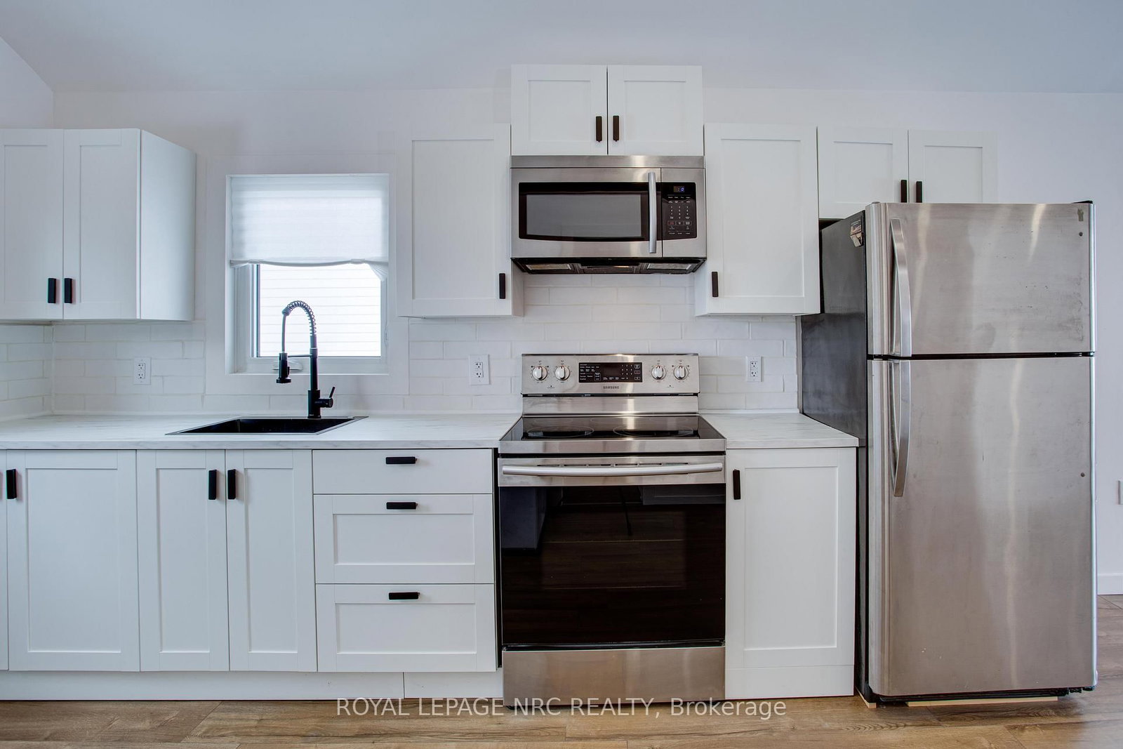 Detached House for sale at 323 Oxford Avenue, Fort Erie, Ontario, L0S 1B0 - Crystal Beach - MLS: X12846250