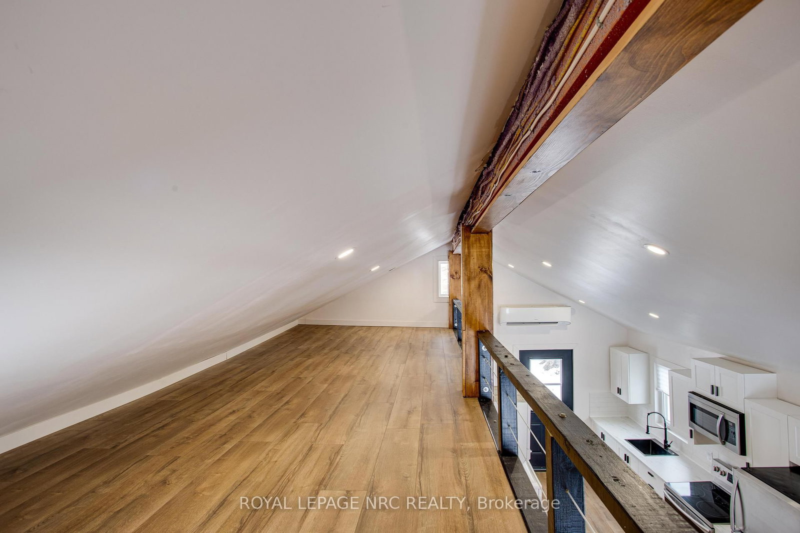 Detached House for sale at 323 Oxford Avenue, Fort Erie, Ontario, L0S 1B0 - Crystal Beach - MLS: X12846250