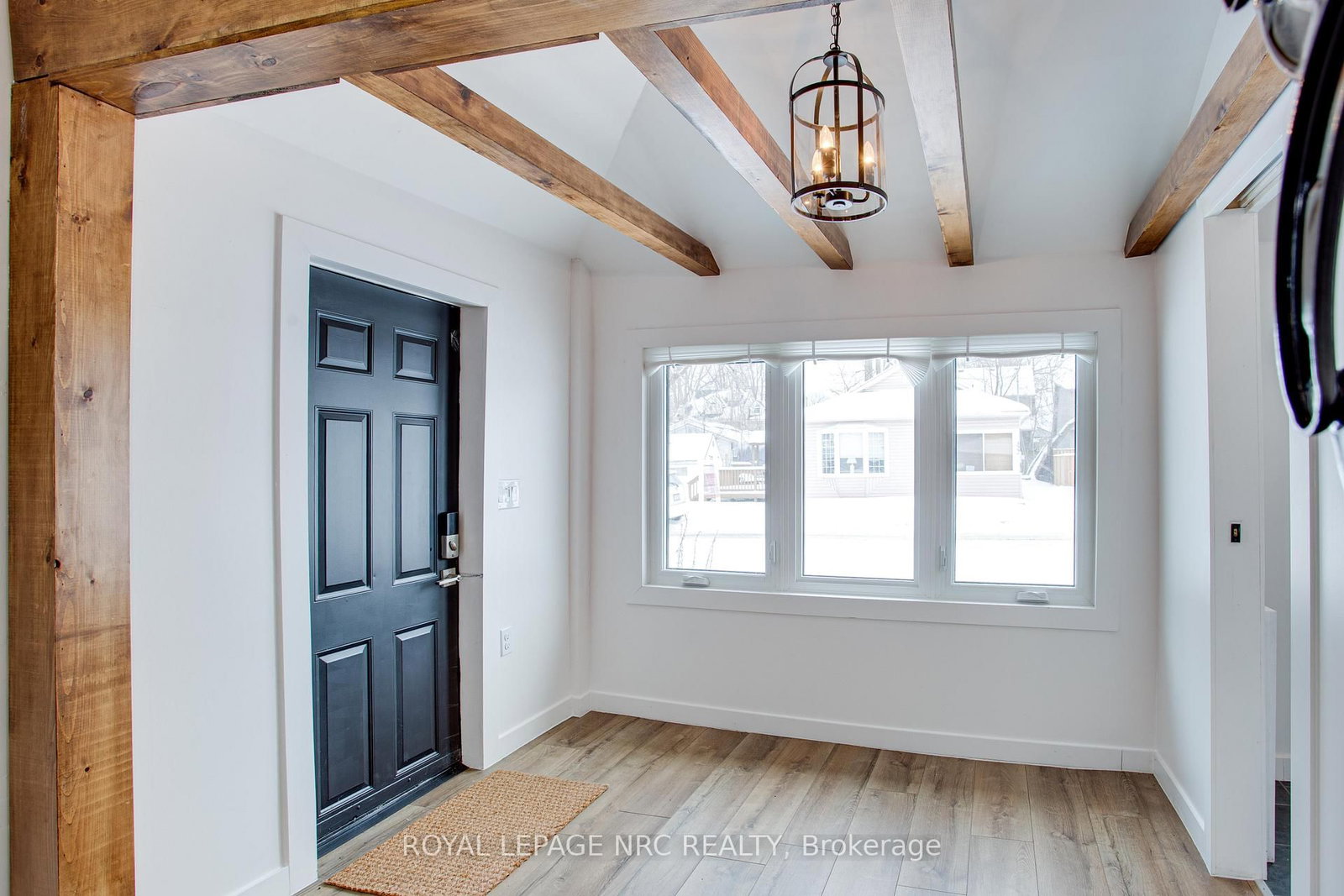 Detached House for sale at 323 Oxford Avenue, Fort Erie, Ontario, L0S 1B0 - Crystal Beach - MLS: X12846250