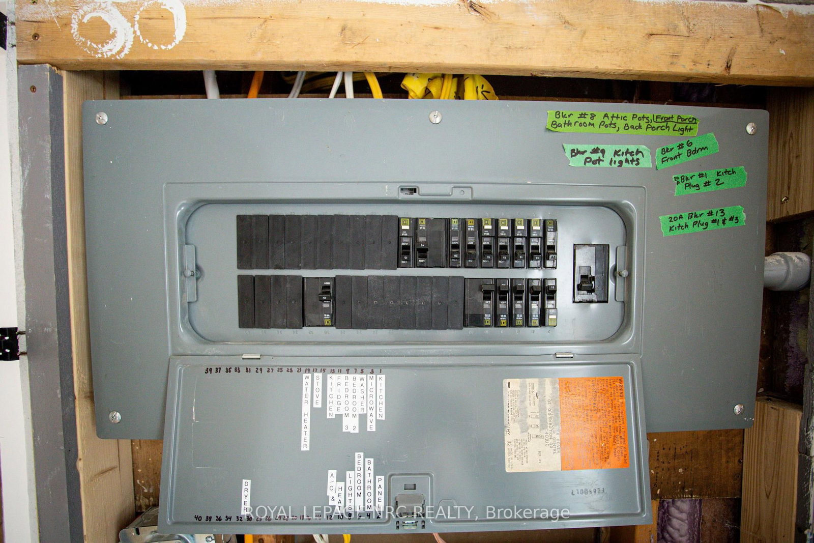 Detached House for sale at 323 Oxford Avenue, Fort Erie, Ontario, L0S 1B0 - Crystal Beach - MLS: X12846250