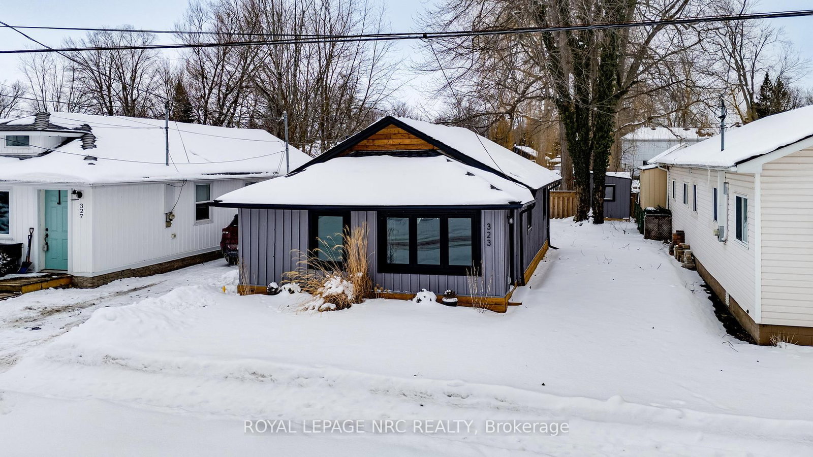 Detached House for sale at 323 Oxford Avenue, Fort Erie, Ontario, L0S 1B0 - Crystal Beach - MLS: X12846250