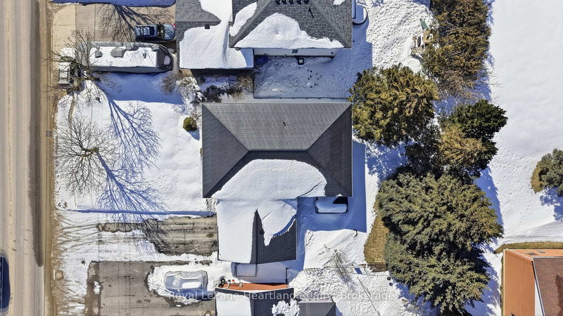 331 Sligo Rd E, Wellington North, N0G 2L2 | Image 2