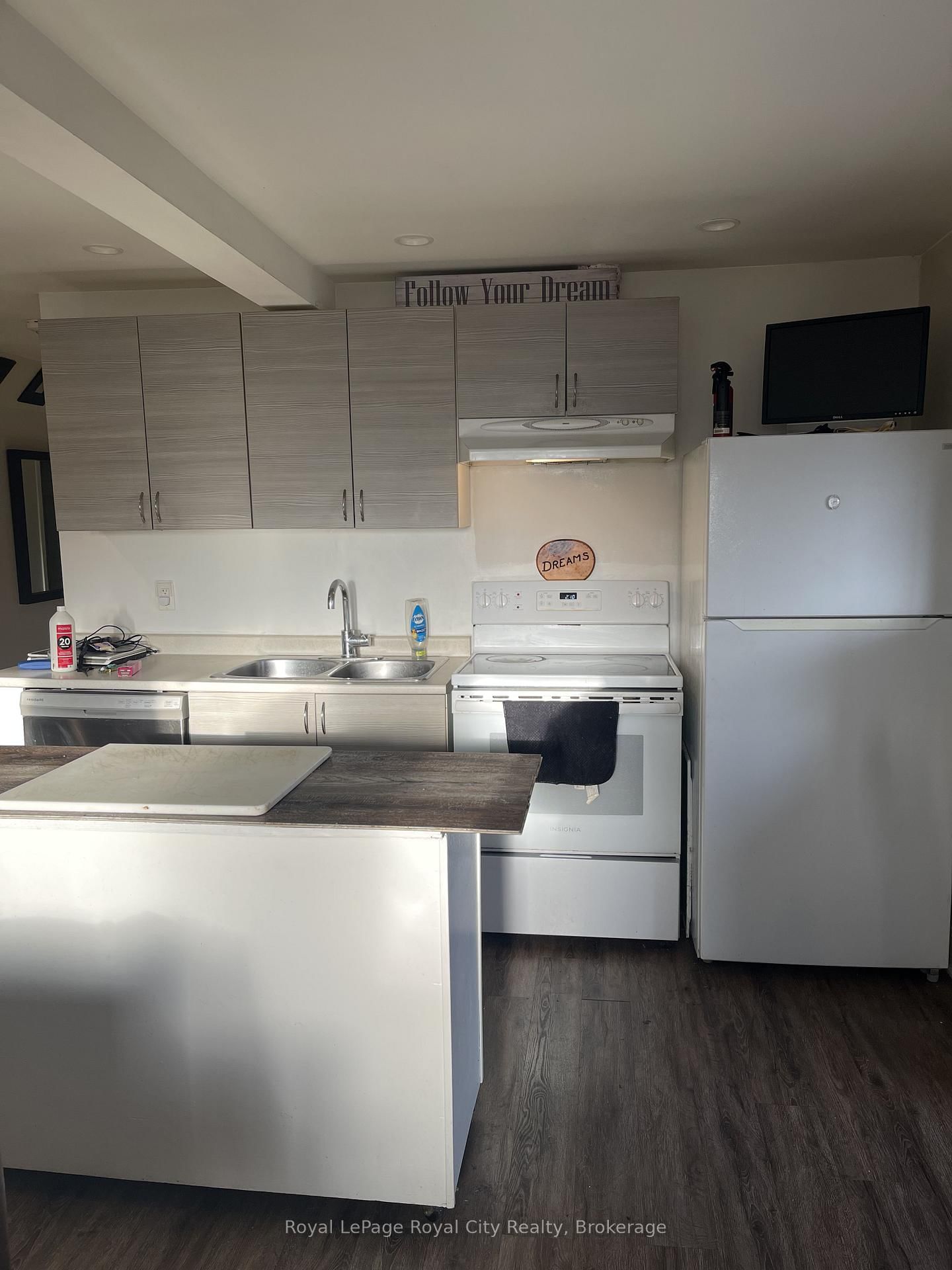 563 Woolwich Street, Unit 1 - Photo 3