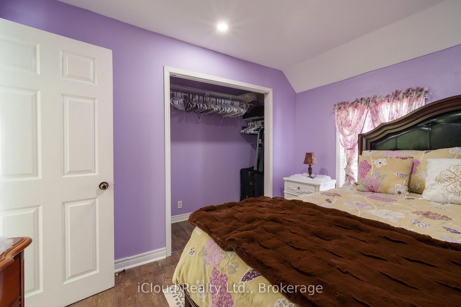 Detached House for sale at 2 Richmond Avenue, St. Catharines, Ontario, L2R 3W7 - E. Chester - MLS: X12846954