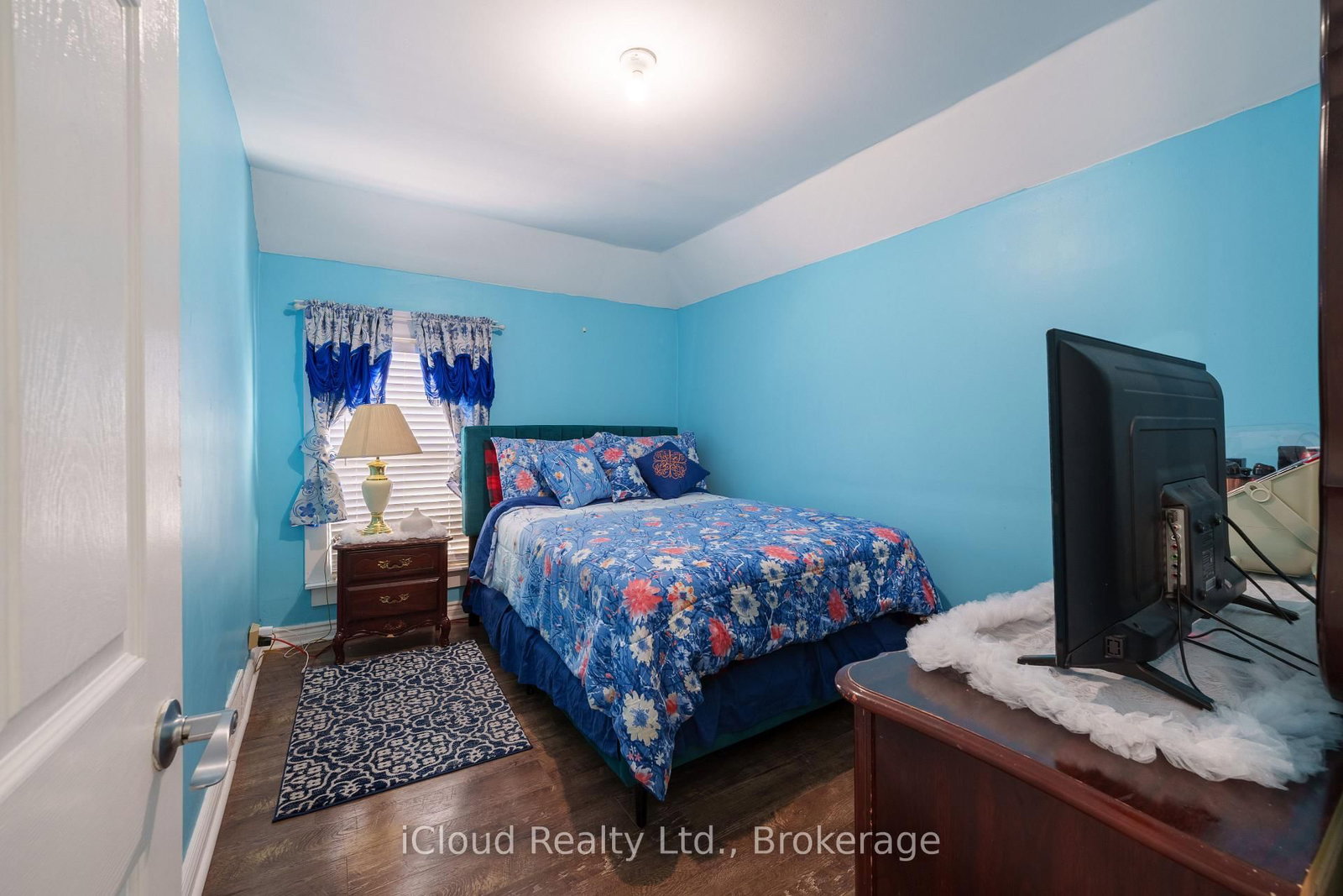 Detached House for sale at 2 Richmond Avenue, St. Catharines, Ontario, L2R 3W7 - E. Chester - MLS: X12846954