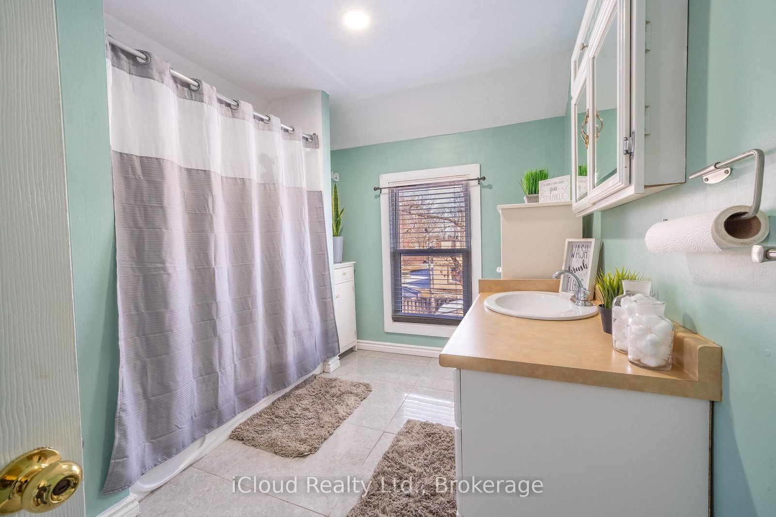 Detached House for sale at 2 Richmond Avenue, St. Catharines, Ontario, L2R 3W7 - E. Chester - MLS: X12846954