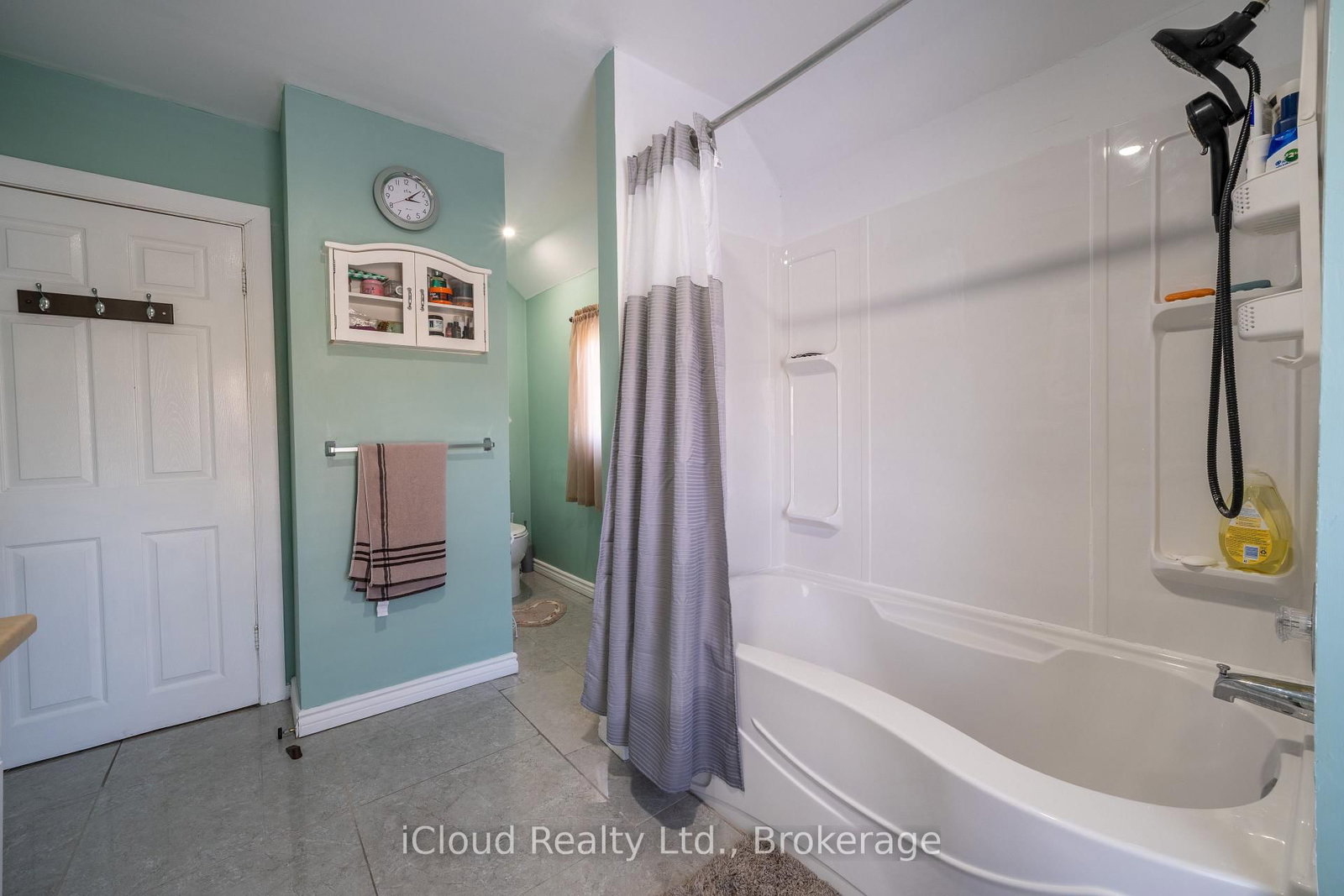 Detached House for sale at 2 Richmond Avenue, St. Catharines, Ontario, L2R 3W7 - E. Chester - MLS: X12846954