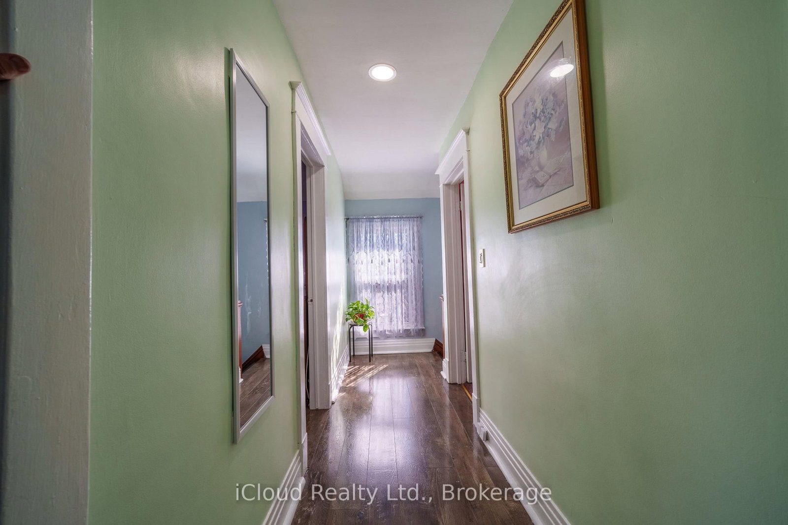 Detached House for sale at 2 Richmond Avenue, St. Catharines, Ontario, L2R 3W7 - E. Chester - MLS: X12846954