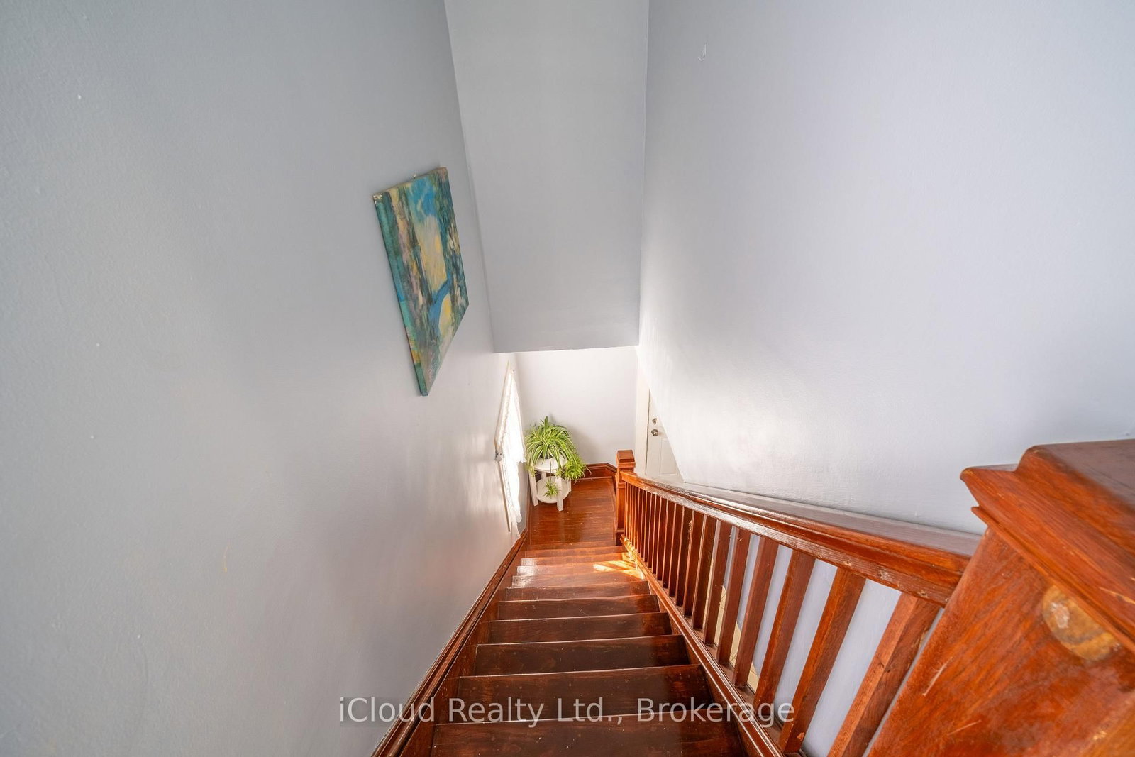 Detached House for sale at 2 Richmond Avenue, St. Catharines, Ontario, L2R 3W7 - E. Chester - MLS: X12846954