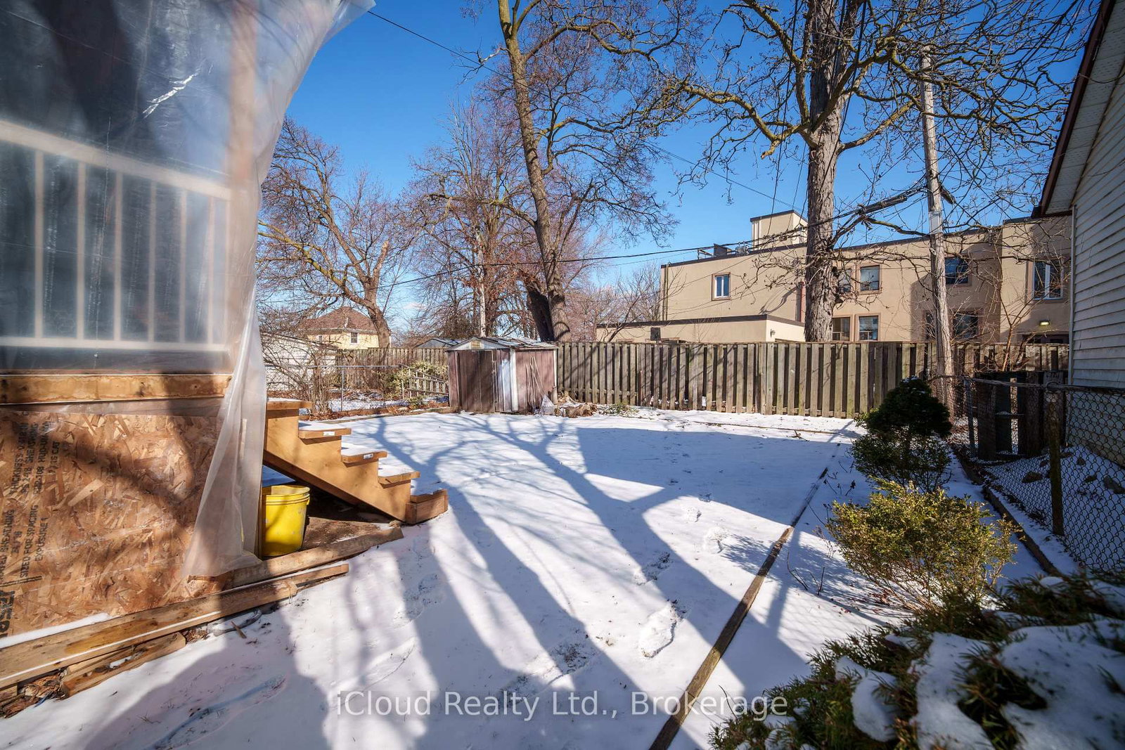 Detached House for sale at 2 Richmond Avenue, St. Catharines, Ontario, L2R 3W7 - E. Chester - MLS: X12846954