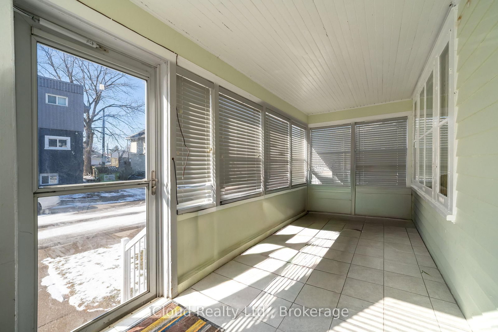 Detached House for sale at 2 Richmond Avenue, St. Catharines, Ontario, L2R 3W7 - E. Chester - MLS: X12846954