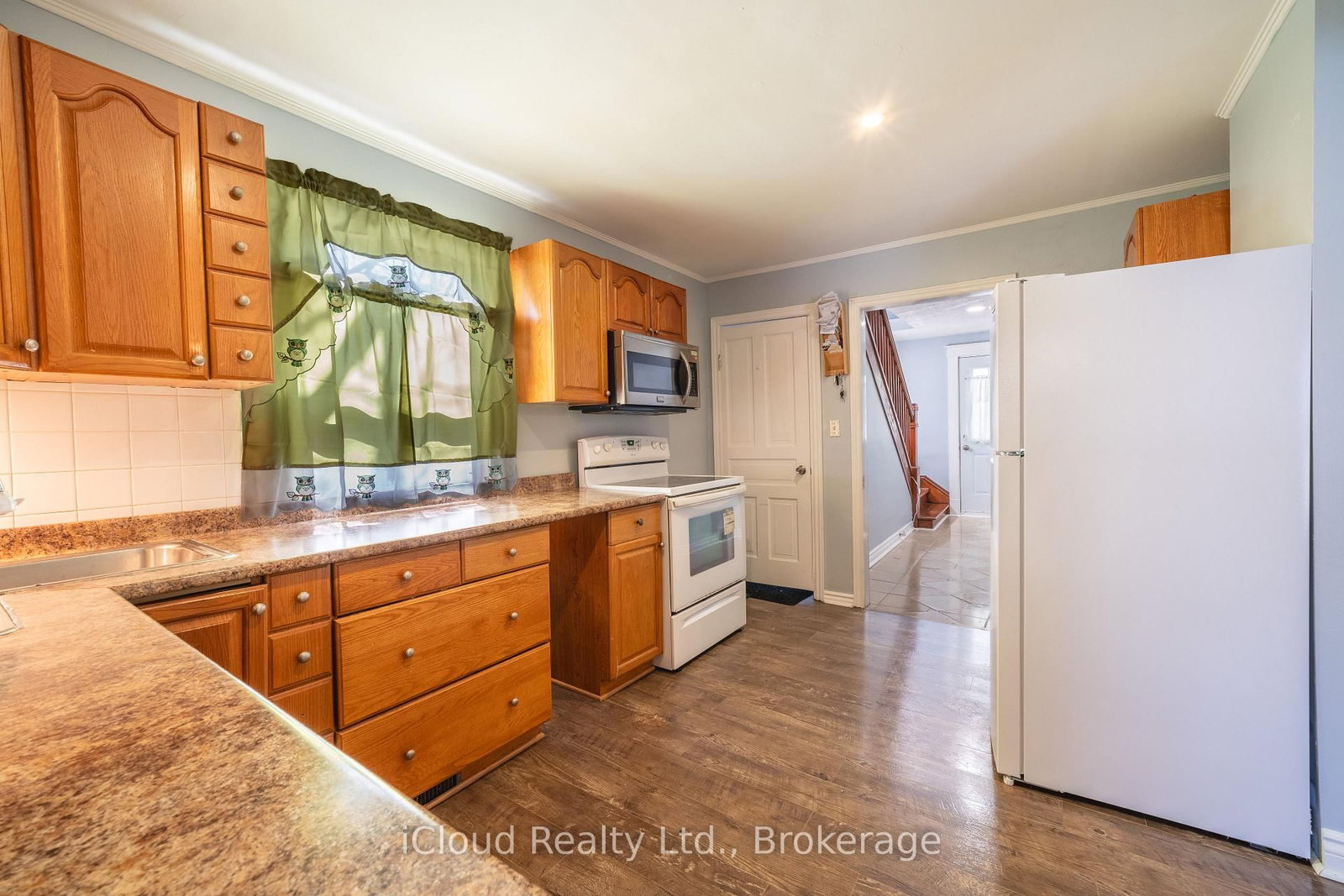 Detached House for sale at 2 Richmond Avenue, St. Catharines, Ontario, L2R 3W7 - E. Chester - MLS: X12846954