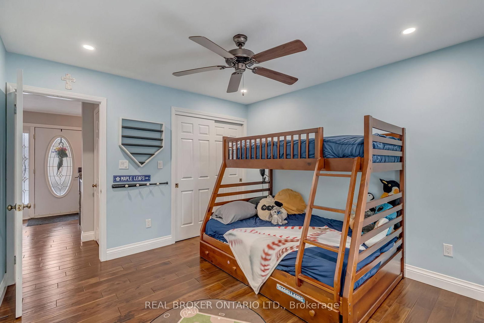 Detached House for sale at 30 Carl Crescent, Hamilton, Ontario, L8B 0G5 - Waterdown - MLS: X12847574