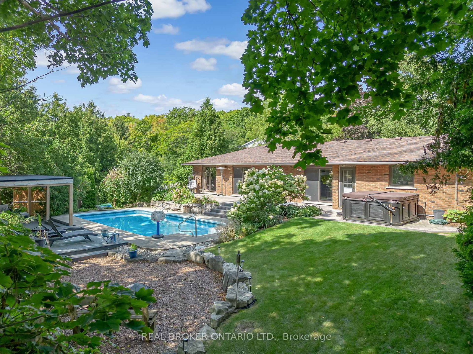 Detached House for sale at 30 Carl Crescent, Hamilton, Ontario, L8B 0G5 - Waterdown - MLS: X12847574