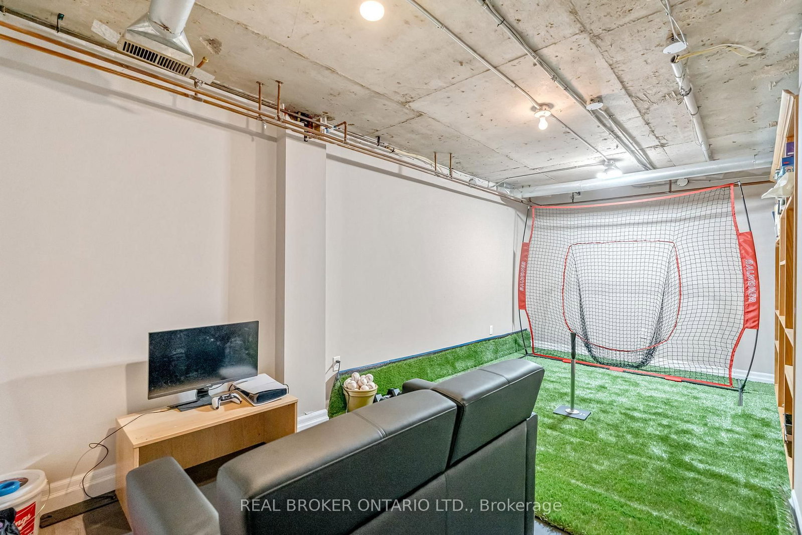 Detached House for sale at 30 Carl Crescent, Hamilton, Ontario, L8B 0G5 - Waterdown - MLS: X12847574