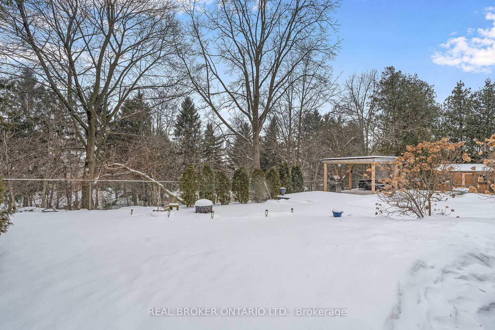 Detached House for sale at 30 Carl Crescent, Hamilton, Ontario, L8B 0G5 - Waterdown - MLS: X12847574