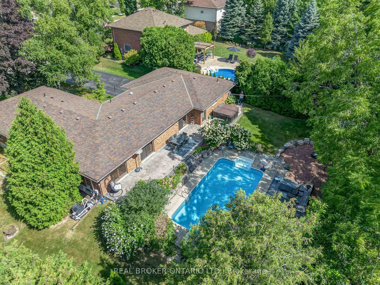 Detached House for sale at 30 Carl Crescent, Hamilton, Ontario, L8B 0G5 - Waterdown - MLS: X12847574