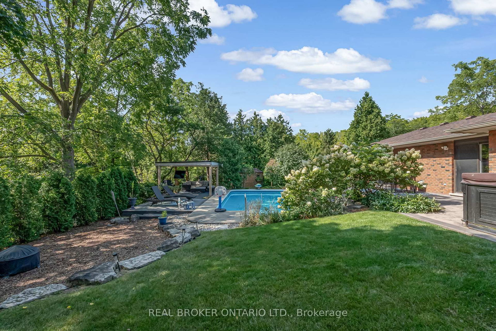 Detached House for sale at 30 Carl Crescent, Hamilton, Ontario, L8B 0G5 - Waterdown - MLS: X12847574