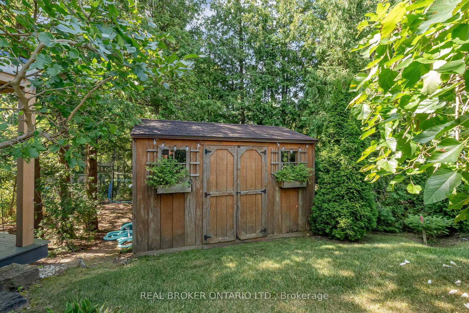 Detached House for sale at 30 Carl Crescent, Hamilton, Ontario, L8B 0G5 - Waterdown - MLS: X12847574