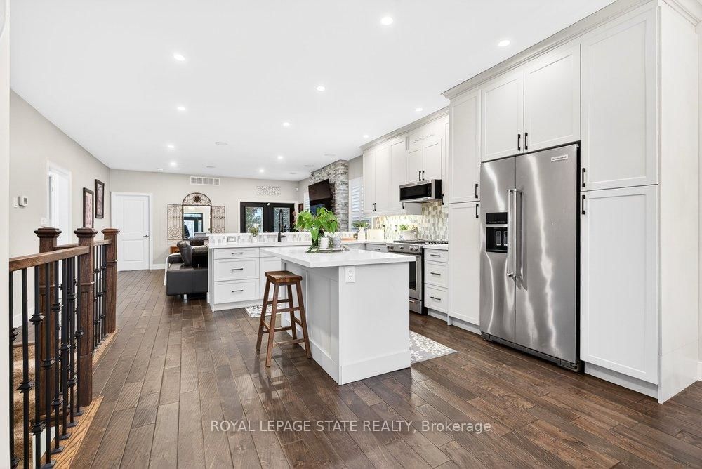 Detached House for sale at 117 Monarch Street, Welland, Ontario, L3C 0E6 - Prince Charles - MLS: X12847712