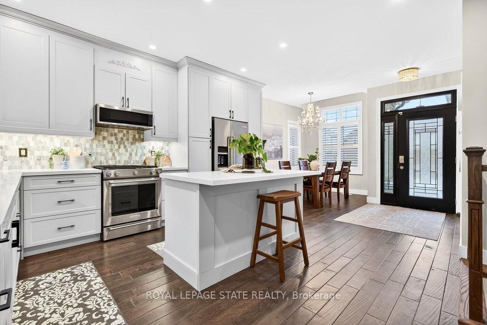 Detached House for sale at 117 Monarch Street, Welland, Ontario, L3C 0E6 - Prince Charles - MLS: X12847712