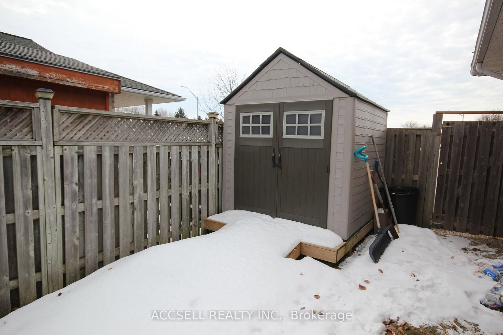 Detached House for sale at 635 Highview Drive, St. Thomas, Ontario, N5R 5E7 - St. Thomas - MLS: X12847770