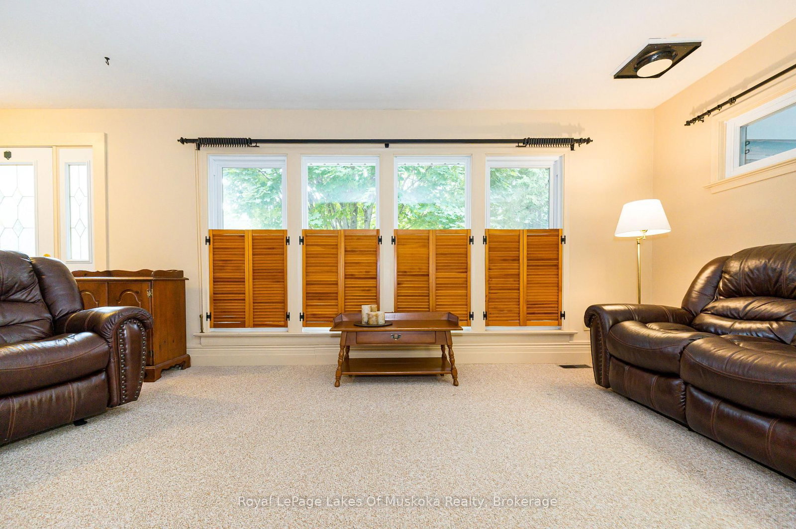 Detached House for sale at 574 Ravenscliffe Road, Huntsville, Ontario, P1H 1N5 - Chaffey - MLS: X12847850