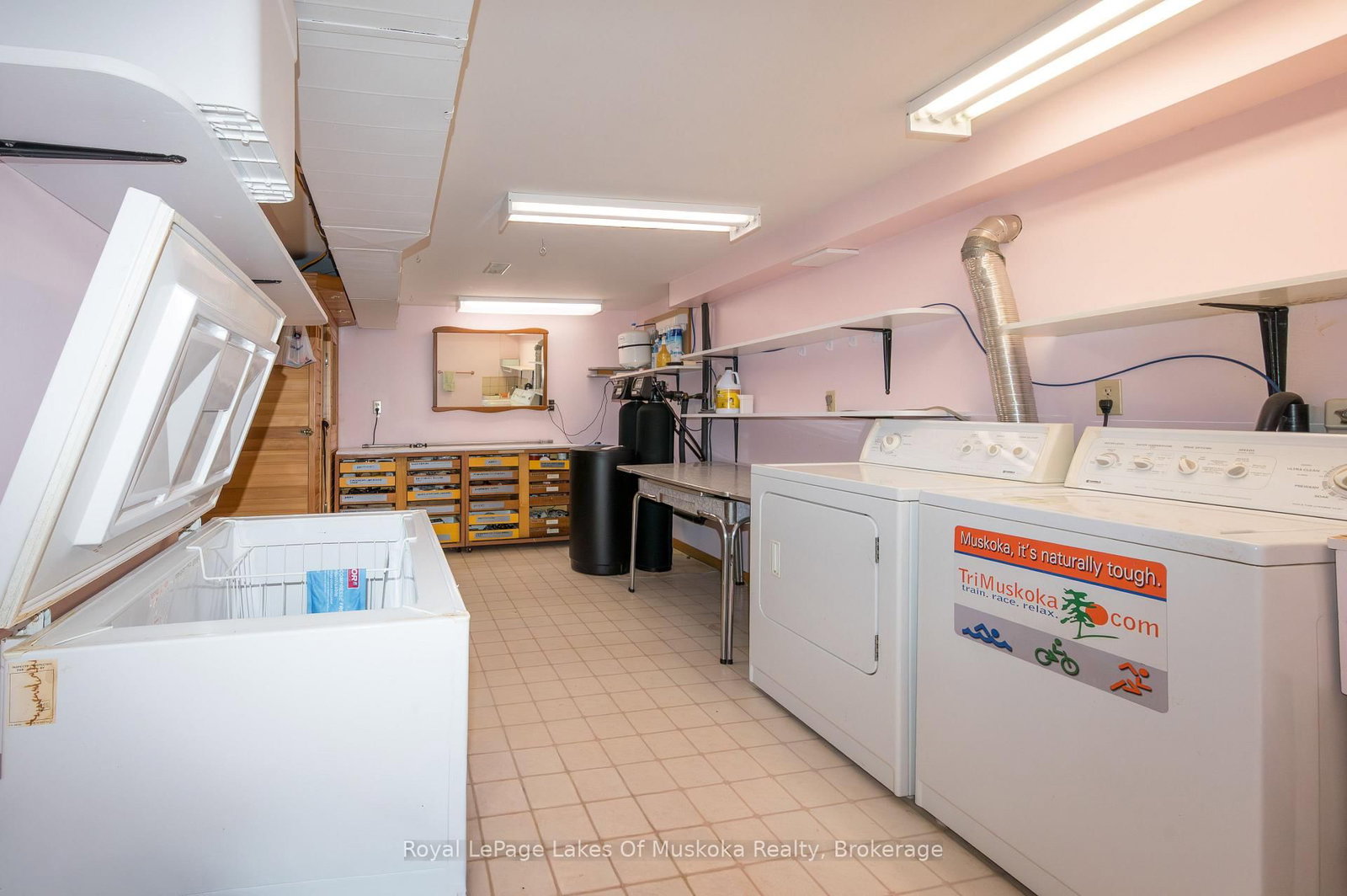 Detached House for sale at 574 Ravenscliffe Road, Huntsville, Ontario, P1H 1N5 - Chaffey - MLS: X12847850