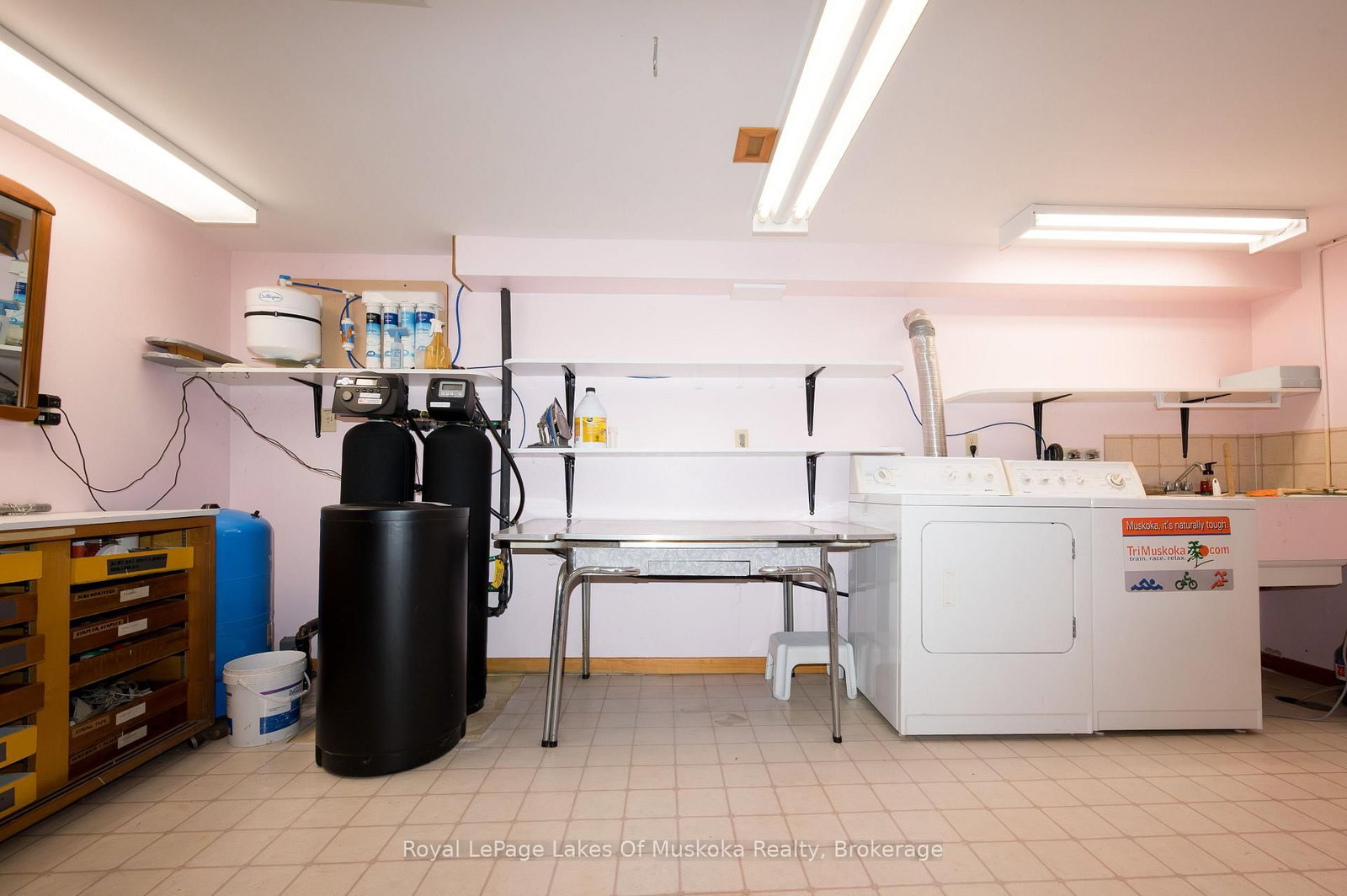 Detached House for sale at 574 Ravenscliffe Road, Huntsville, Ontario, P1H 1N5 - Chaffey - MLS: X12847850