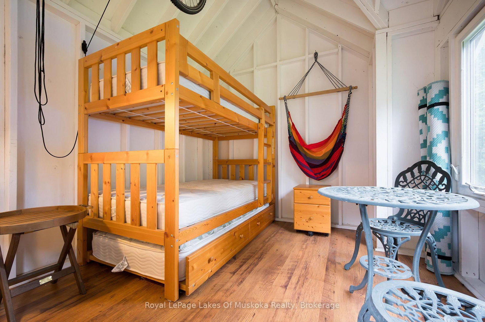 Detached House for sale at 574 Ravenscliffe Road, Huntsville, Ontario, P1H 1N5 - Chaffey - MLS: X12847850