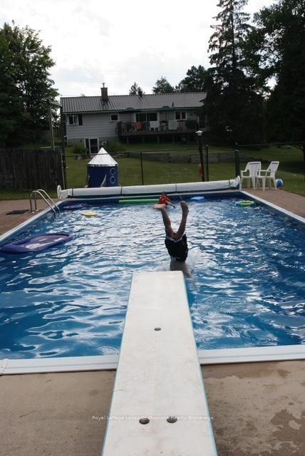 Detached House for sale at 574 Ravenscliffe Road, Huntsville, Ontario, P1H 1N5 - Chaffey - MLS: X12847850