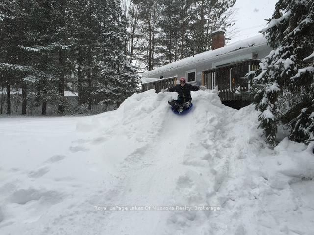 Detached House for sale at 574 Ravenscliffe Road, Huntsville, Ontario, P1H 1N5 - Chaffey - MLS: X12847850