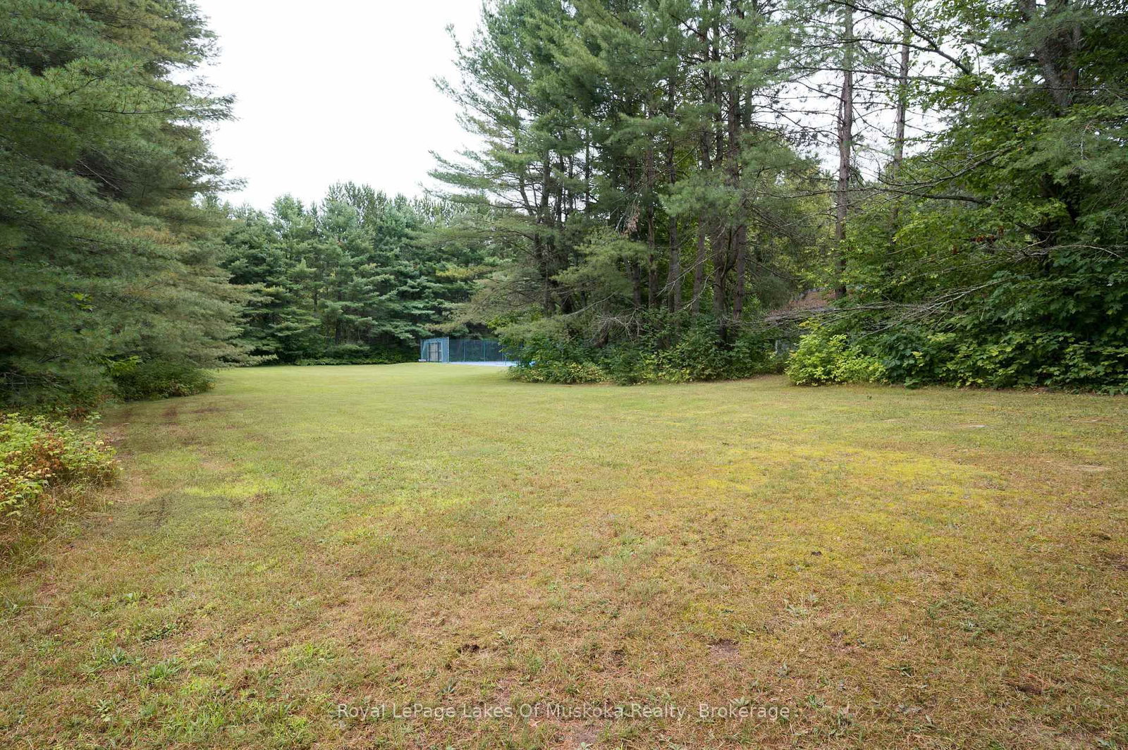 Detached House for sale at 574 Ravenscliffe Road, Huntsville, Ontario, P1H 1N5 - Chaffey - MLS: X12847850