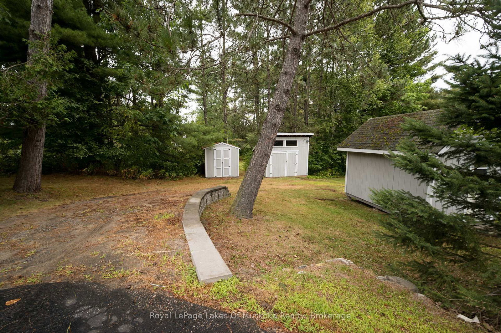 Detached House for sale at 574 Ravenscliffe Road, Huntsville, Ontario, P1H 1N5 - Chaffey - MLS: X12847850