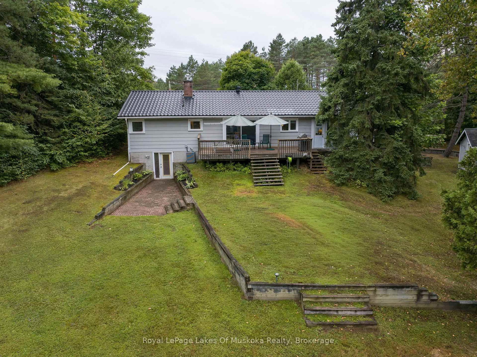 Detached House for sale at 574 Ravenscliffe Road, Huntsville, Ontario, P1H 1N5 - Chaffey - MLS: X12847850