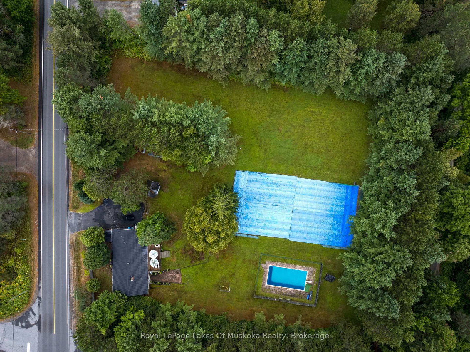 Detached House for sale at 574 Ravenscliffe Road, Huntsville, Ontario, P1H 1N5 - Chaffey - MLS: X12847850